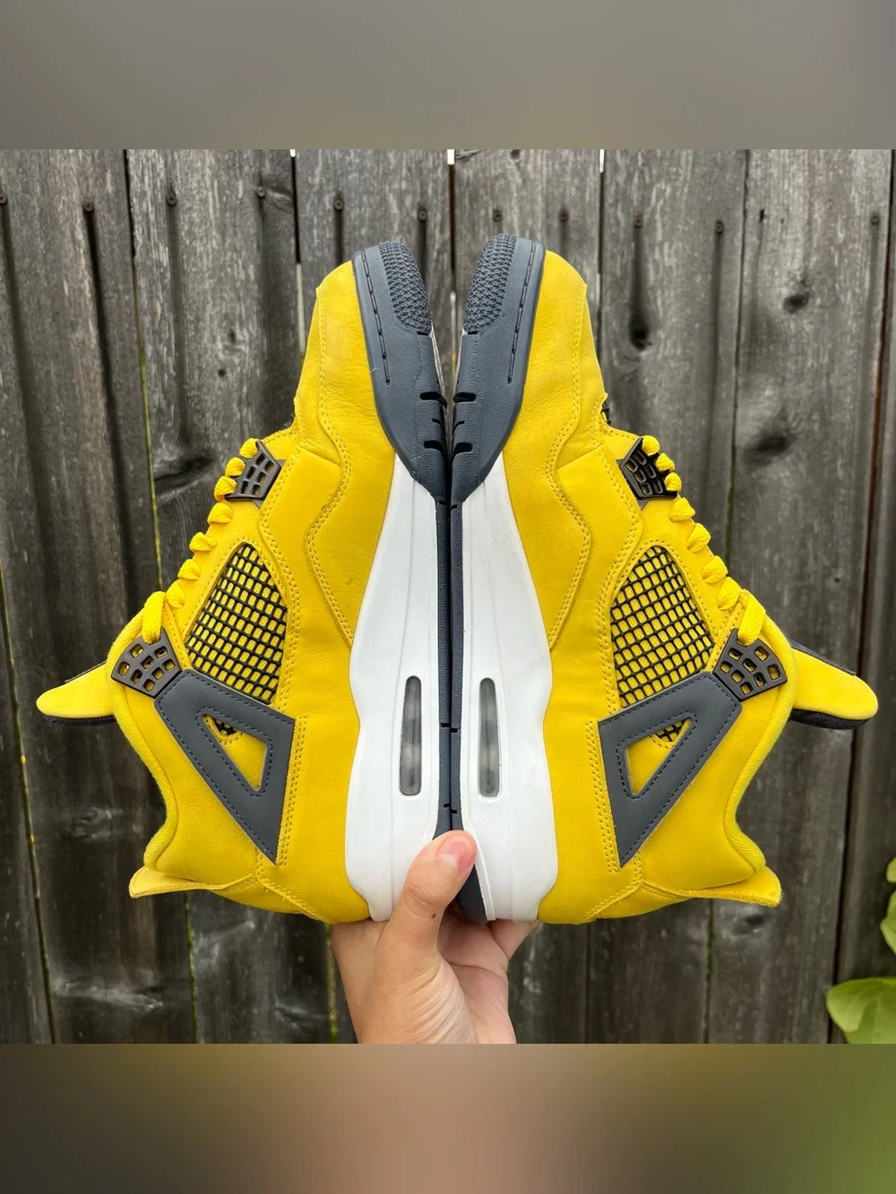 Nike air Jordan 4 lightning size 10 men